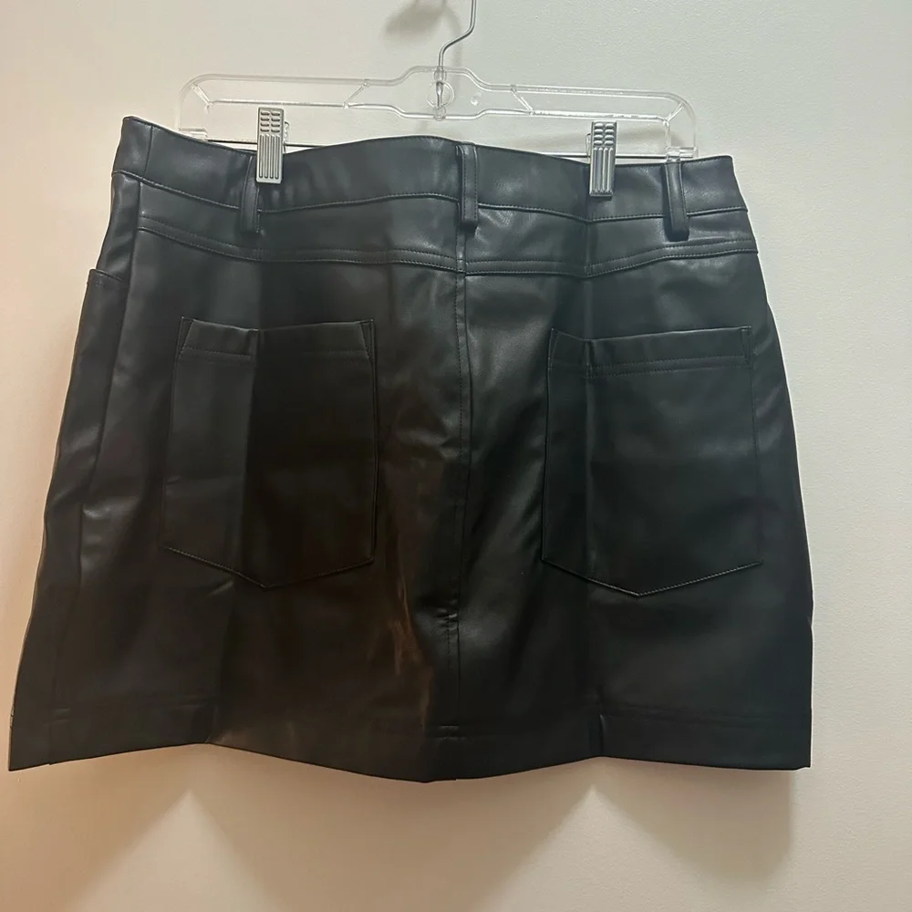 Faux leather mini skirt - Picture 3 of 3